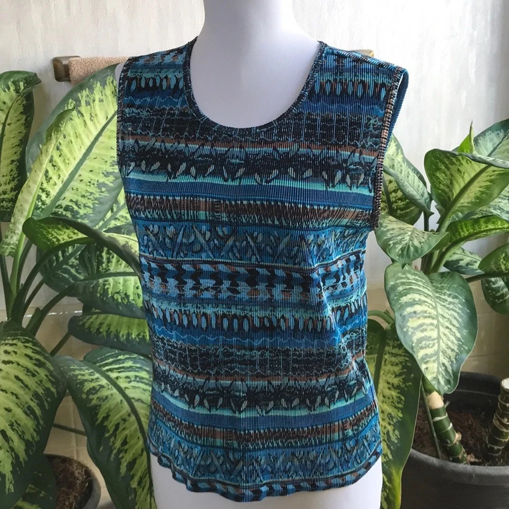 Plissé sleeveless top